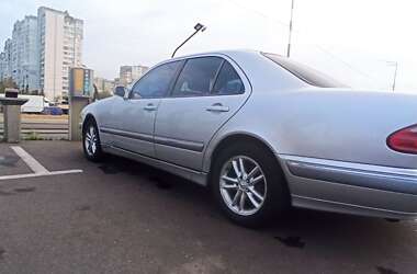 Седан Mercedes-Benz E-Class 2001 в Киеве