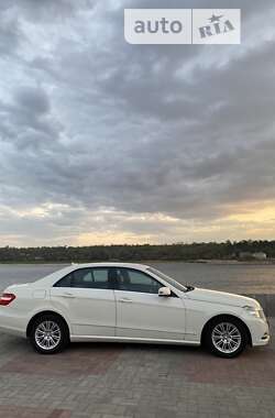 Седан Mercedes-Benz E-Class 2010 в Запоріжжі