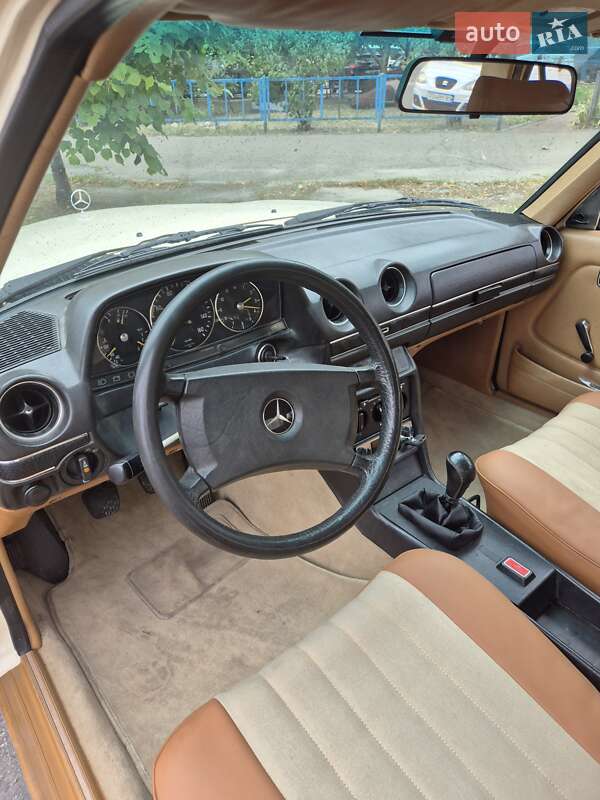 Седан Mercedes-Benz E-Class 1981 в Киеве