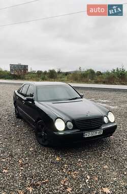 Седан Mercedes-Benz E-Class 2000 в Хусте