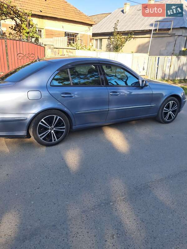 Седан Mercedes-Benz E-Class 2003 в 