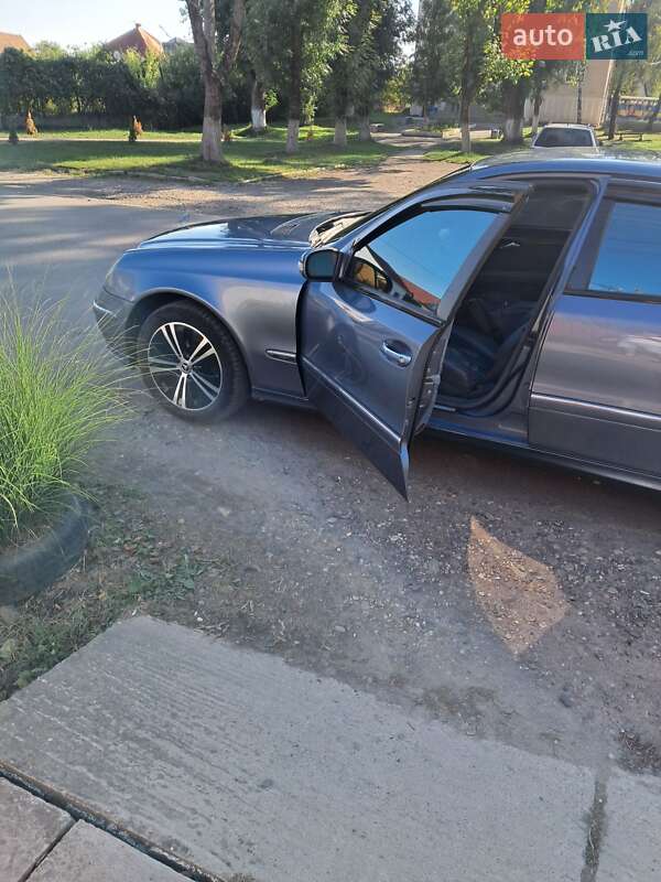 Седан Mercedes-Benz E-Class 2003 в Виноградове