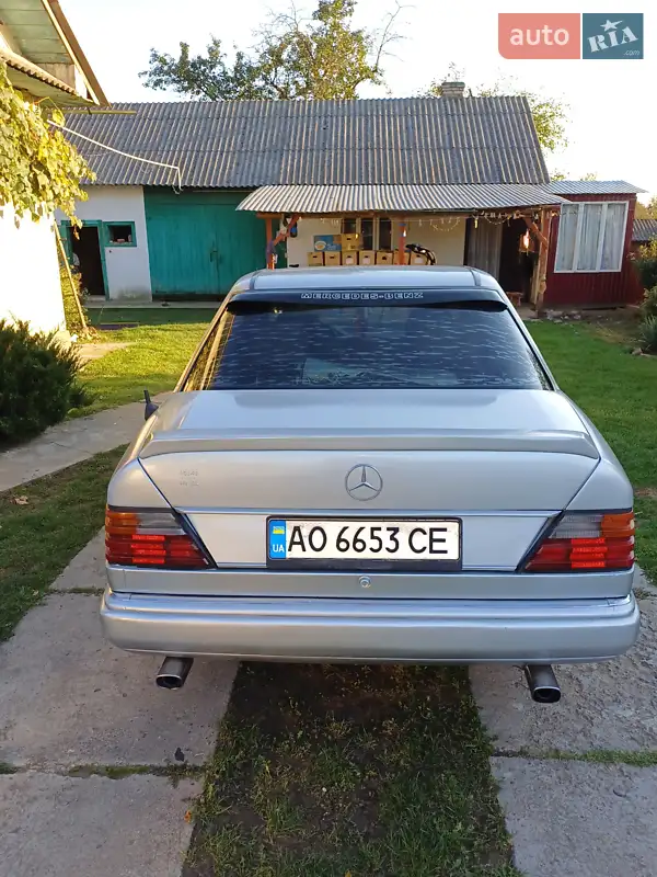Mercedes-Benz E-Class 1992