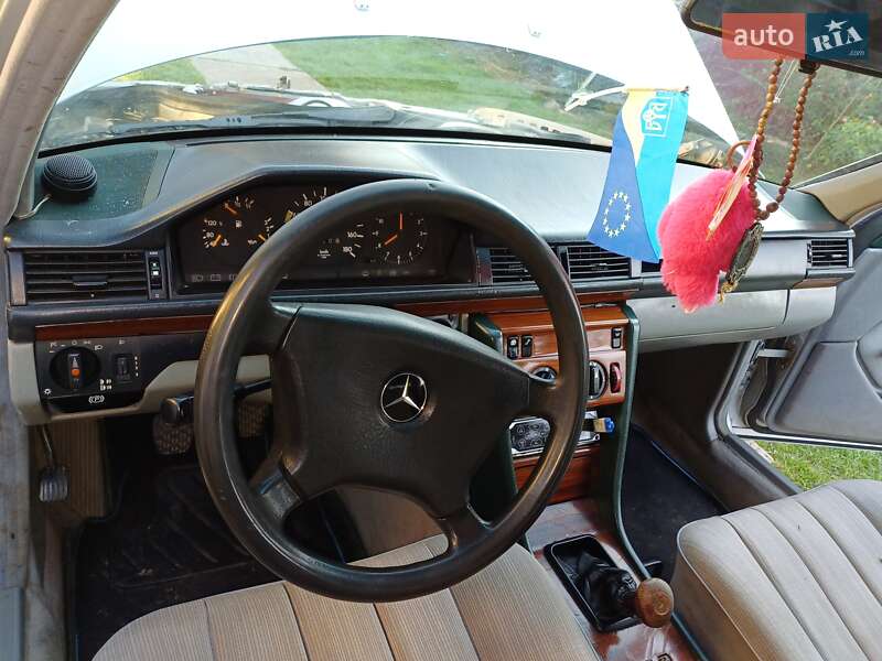 Седан Mercedes-Benz E-Class 1992 в Черновцах