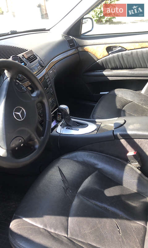 Седан Mercedes-Benz E-Class 2005 в Сокале