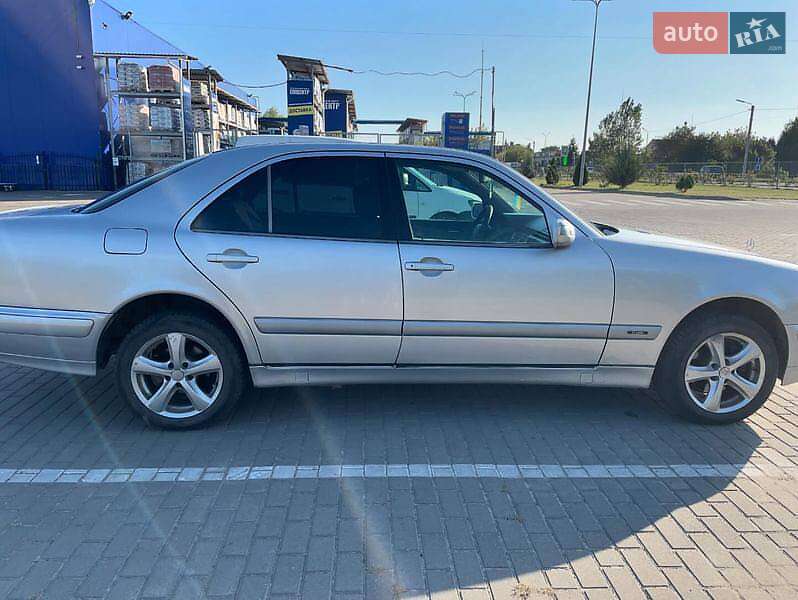 Седан Mercedes-Benz E-Class 2000 в Дубно