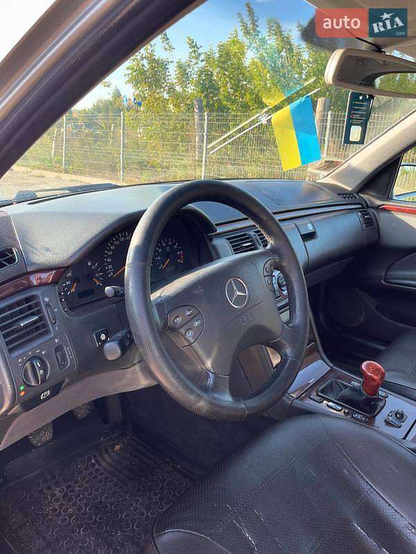 Седан Mercedes-Benz E-Class 2000 в Дубно