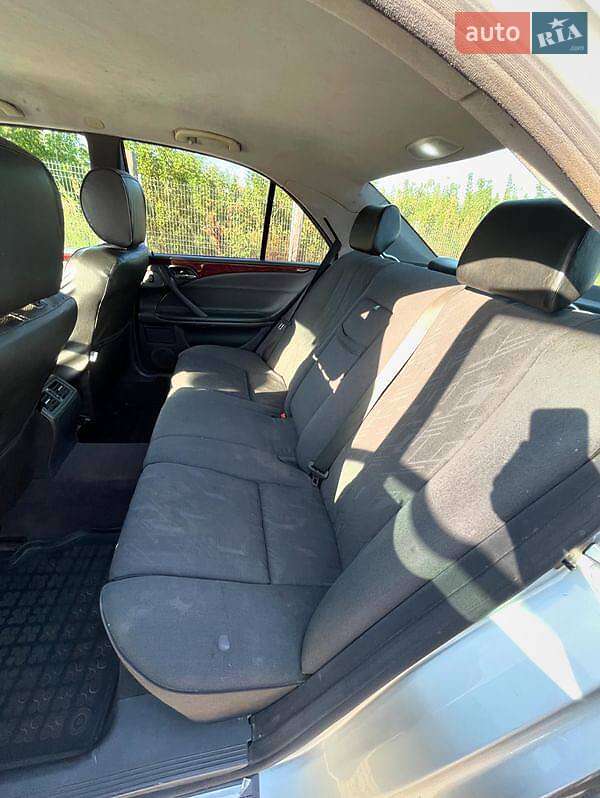 Седан Mercedes-Benz E-Class 2000 в Дубно