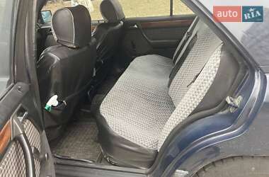 Седан Mercedes-Benz E-Class 1986 в Иванкове