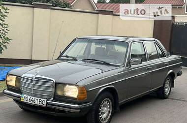 Седан Mercedes-Benz E-Class 1984 в Виноградові