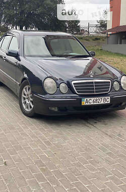 Седан Mercedes-Benz E-Class 1999 в Вараше