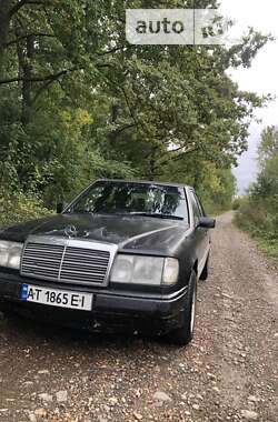 Седан Mercedes-Benz E-Class 1989 в Снятине