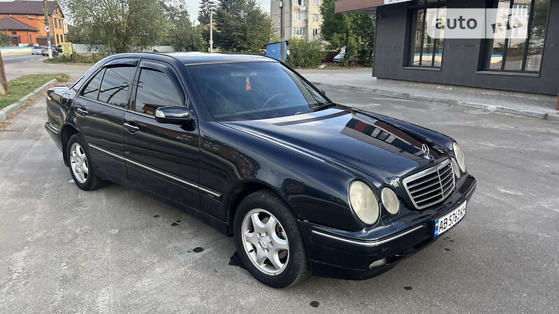 Седан Mercedes-Benz E-Class 1999 в Липовце