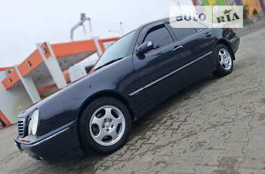 Седан Mercedes-Benz E-Class 2001 в Черновцах