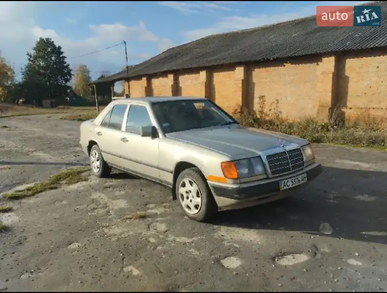 Mercedes-Benz E-Class 1987