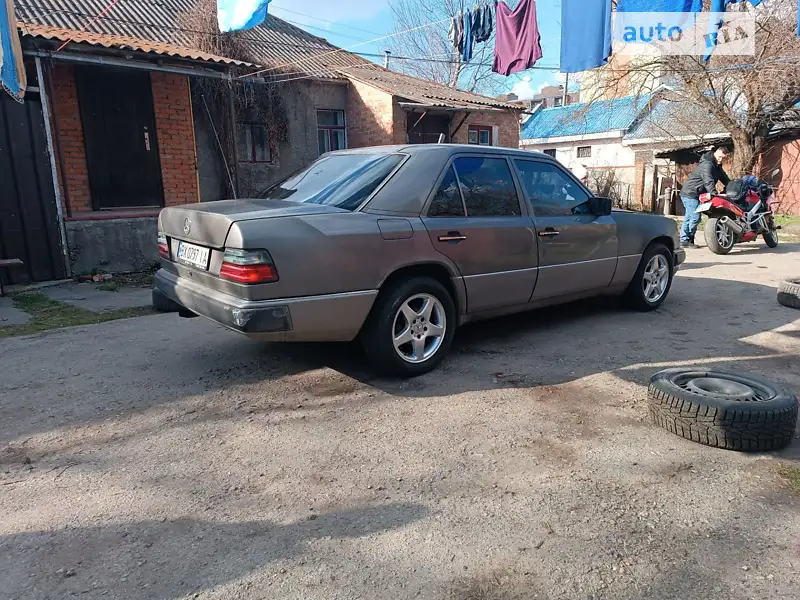 Mercedes-Benz E-Class 1990 VIN WDB1240261B178360 фото оголошення 2 з 29