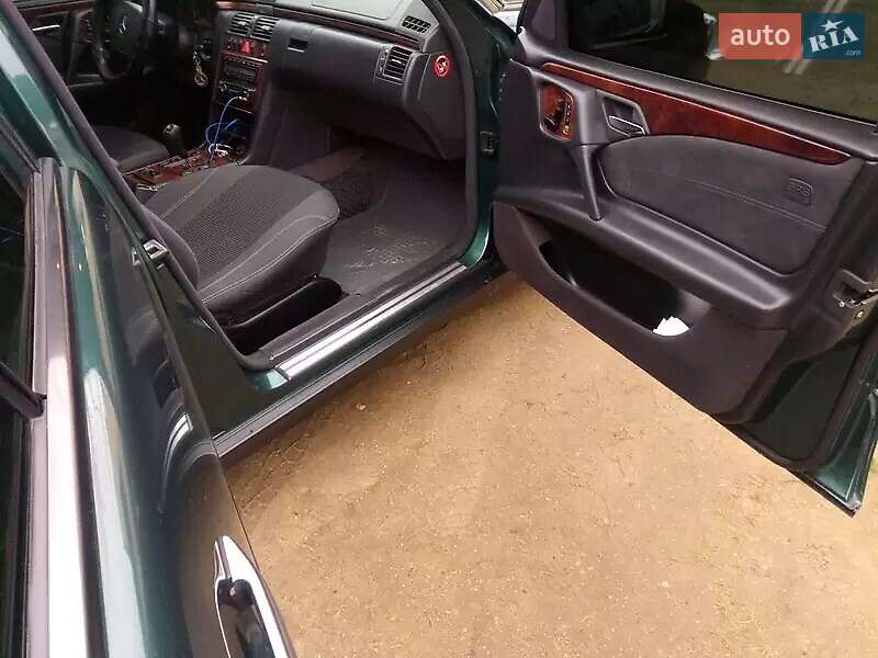 Седан Mercedes-Benz E-Class 1999 в Одессе