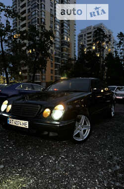 Седан Mercedes-Benz E-Class 2001 в Киеве