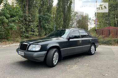 Седан Mercedes-Benz E-Class 1995 в Киеве