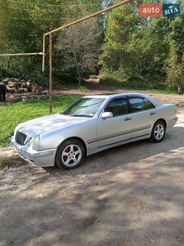 Седан Mercedes-Benz E-Class 1997 в Черновцах