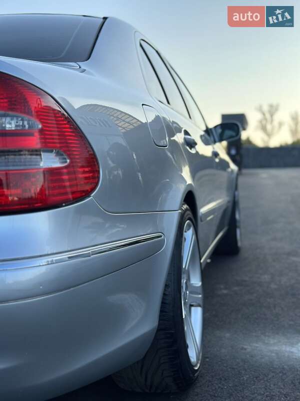 Седан Mercedes-Benz E-Class 2004 в Виноградове