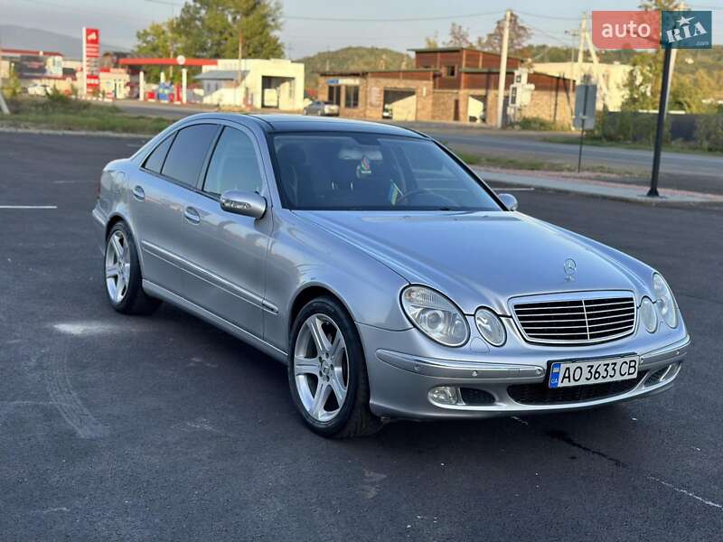 Седан Mercedes-Benz E-Class 2004 в Виноградове