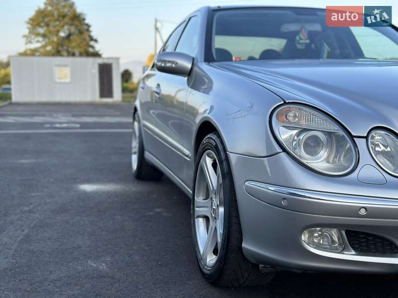 Седан Mercedes-Benz E-Class 2004 в Виноградове