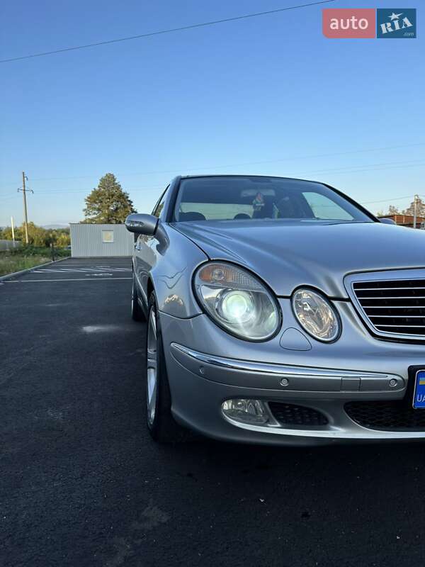 Седан Mercedes-Benz E-Class 2004 в Виноградове