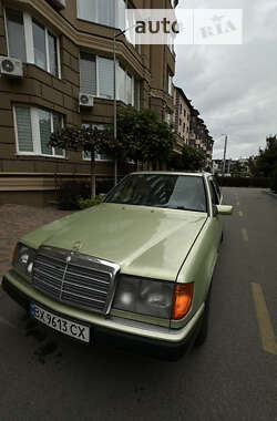 Седан Mercedes-Benz E-Class 1989 в Києві