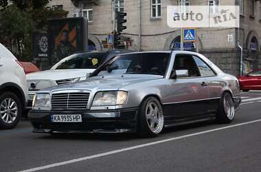 Седан Mercedes-Benz E-Class 1990 в Киеве