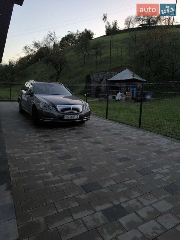 Універсал Mercedes-Benz E-Class 2012 в Сваляві
