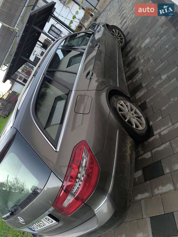 Універсал Mercedes-Benz E-Class 2012 в Сваляві