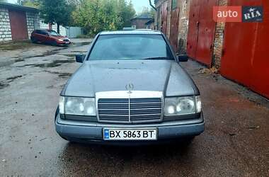 Седан Mercedes-Benz E-Class 1990 в Лебедине