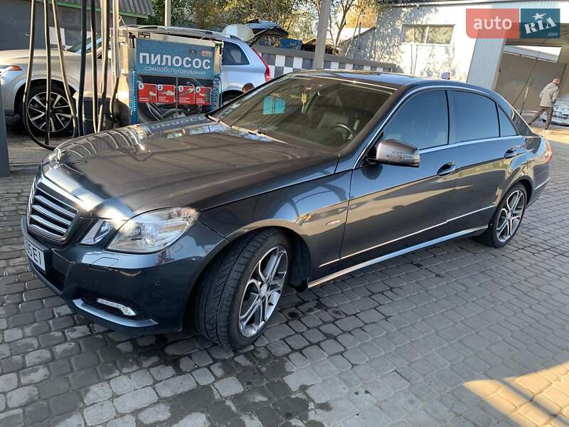 Седан Mercedes-Benz E-Class 2009 в Староконстантинове