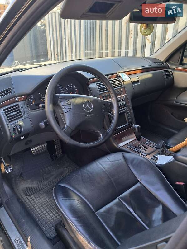 Седан Mercedes-Benz E-Class 2001 в Виннице