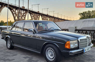 Седан Mercedes-Benz E-Class 1979 в Днепре