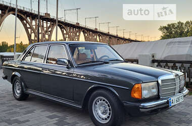 Седан Mercedes-Benz E-Class 1979 в Дніпрі