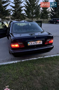 Седан Mercedes-Benz E-Class 2001 в 