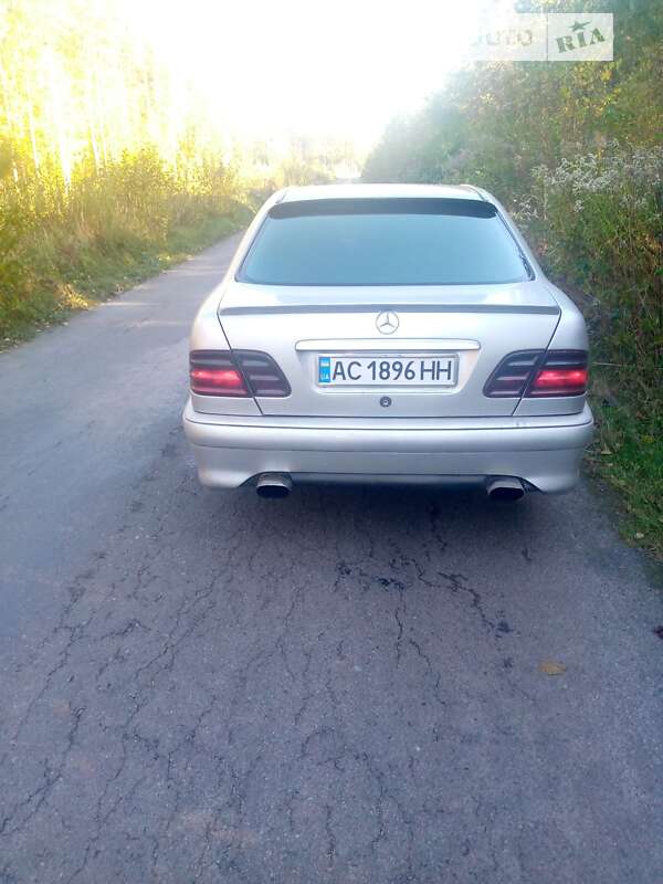 Седан Mercedes-Benz E-Class 1999 в Киверцах