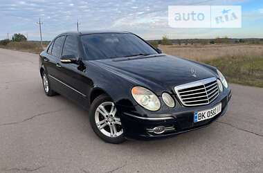 Седан Mercedes-Benz E-Class 2008 в Вараше