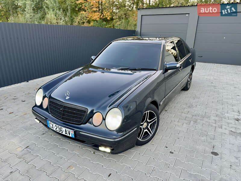 Седан Mercedes-Benz E-Class 2000 в Черновцах