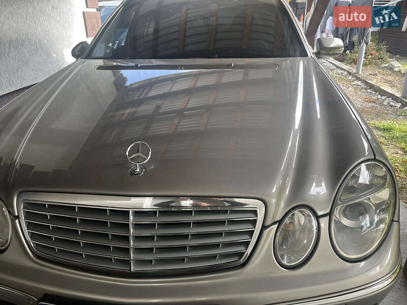 Седан Mercedes-Benz E-Class 2006 в Вижнице