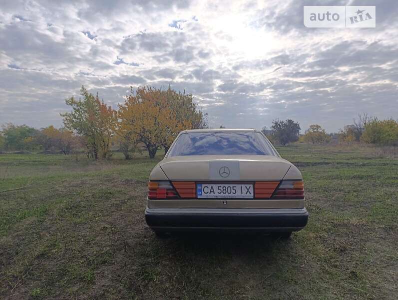 Седан Mercedes-Benz E-Class 1990 в Черкасах фото 6 Седан Mercedes-Benz E-Class 1990 в Черкасах