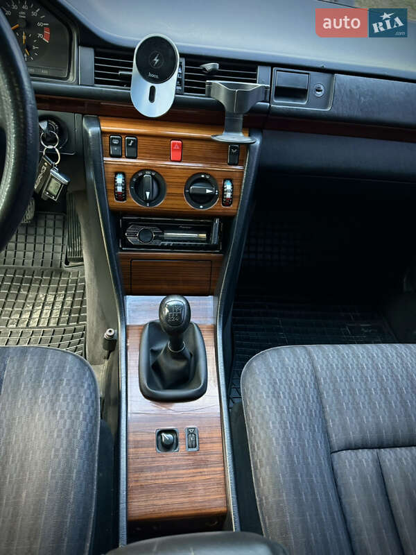 Седан Mercedes-Benz E-Class 1993 в Дніпрі фото 10 Седан Mercedes-Benz E-Class 1993 в Дніпрі