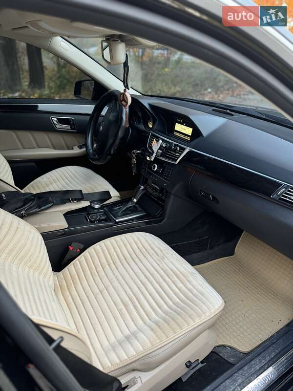 Седан Mercedes-Benz E-Class 2011 в Кельменцах