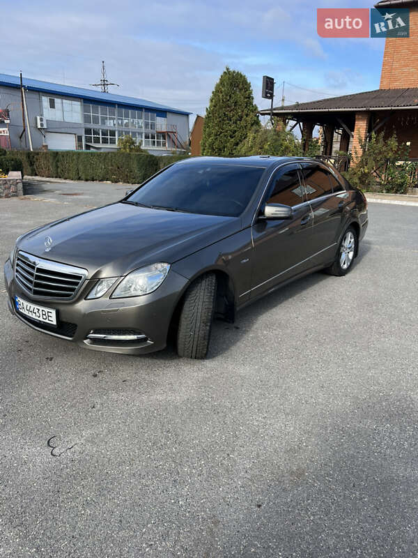 Седан Mercedes-Benz E-Class 2012 в Кропивницькому