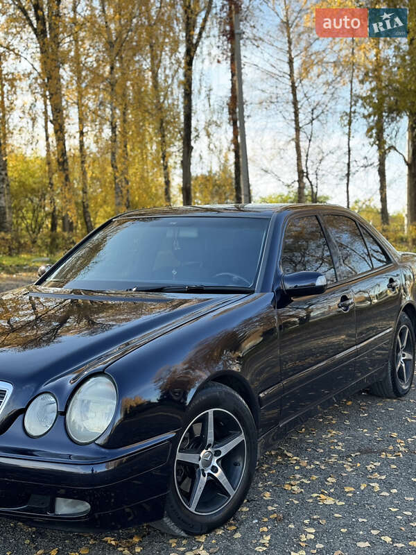 Седан Mercedes-Benz E-Class 2002 в Чернівцях