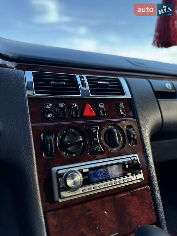 Седан Mercedes-Benz E-Class 2002 в Чернівцях
