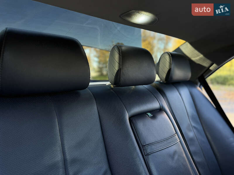 Седан Mercedes-Benz E-Class 2002 в Чернівцях