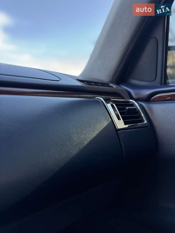 Седан Mercedes-Benz E-Class 2002 в Чернівцях
